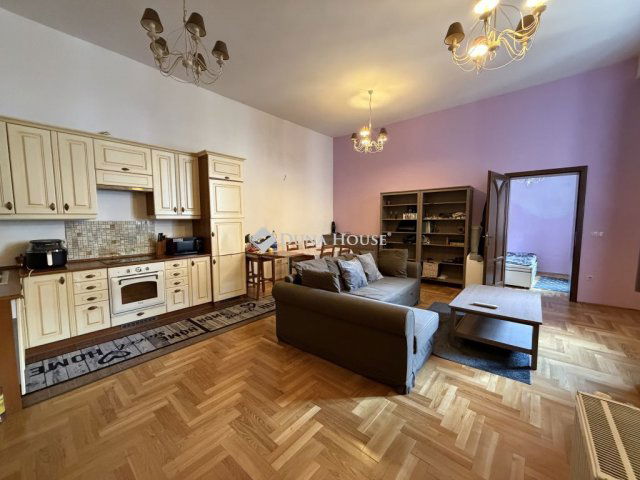 Eladó téglalakás, Budapesten, V. kerületben, Nádor utcában