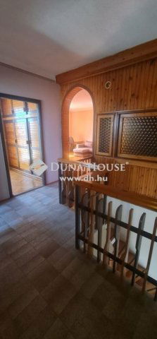 Eladó családi ház, Vecsésen 110 M Ft, 5 szobás