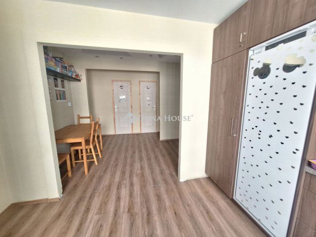 Eladó panellakás, Tatabányán, Mártírok úton 42 M Ft