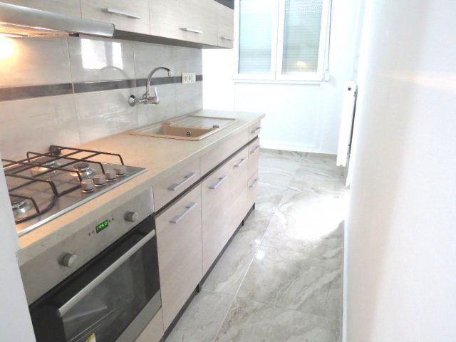 Kiadó panellakás, albérlet, Pécsett 155 E Ft / hó, 3 szobás