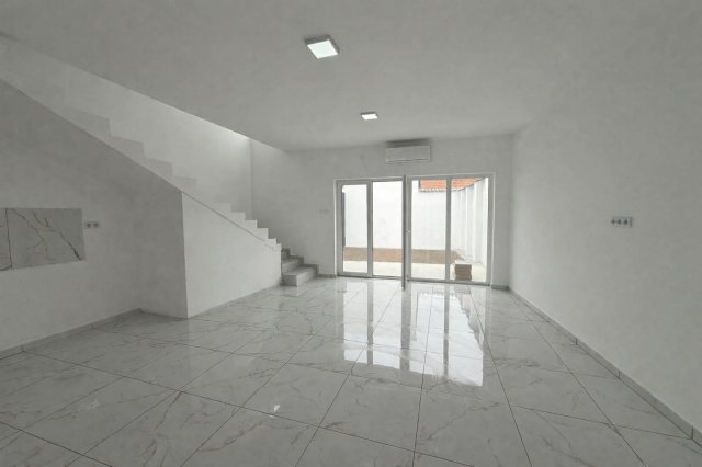 Eladó ikerház, Szolnokon 99.9 M Ft, 4 szobás