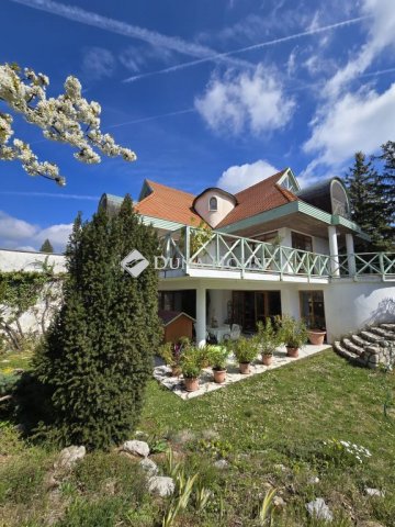 Eladó családi ház, Pécsett, Sziklás dűlőn 195 M Ft, 4 szobás