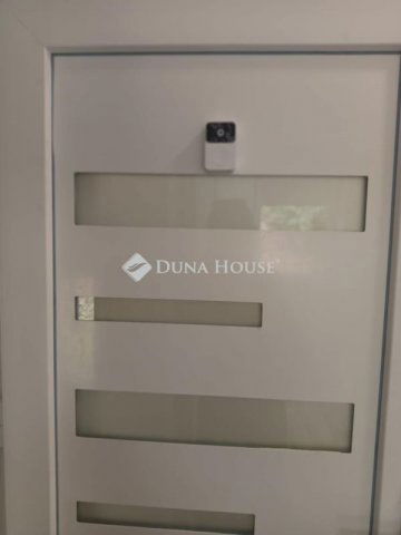 Eladó téglalakás, Komlón 33.9 M Ft, 3 szobás