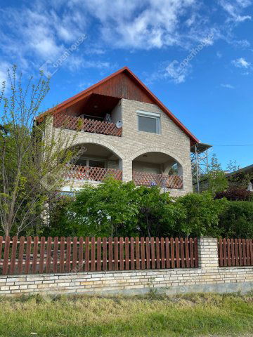 Eladó családi ház, Balatonfüreden 340 M Ft, 7 szobás
