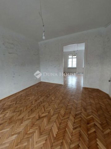 Eladó téglalakás, Baján 32.99 M Ft, 2 szobás