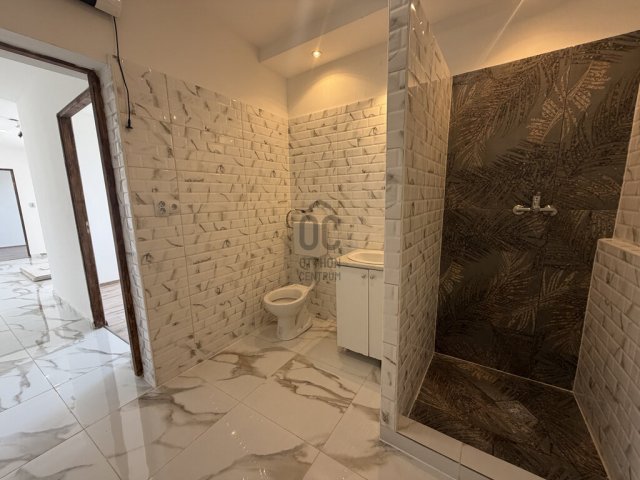 Eladó családi ház, Újszászon 50 M Ft, 5 szobás