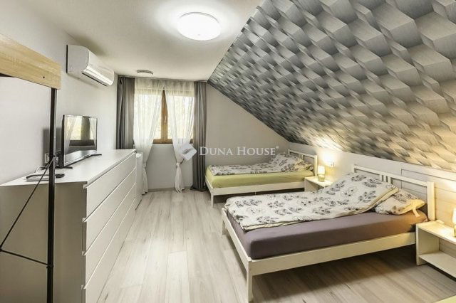 Eladó családi ház, Kecskeméten 199 M Ft, 9 szobás