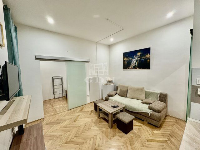 Eladó téglalakás, Budapesten, V. kerületben 51.9 M Ft