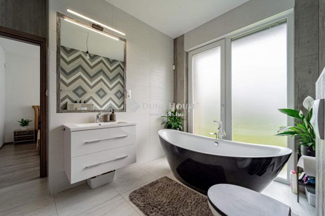 Eladó ikerház, Budapesten, XVIII. kerületben 249 M Ft, 4 szobás