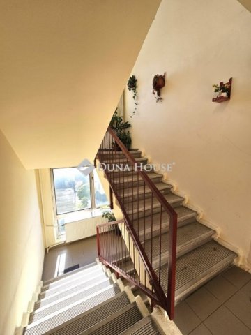 Eladó panellakás, Esztergomban 46.9 M Ft, 2 szobás