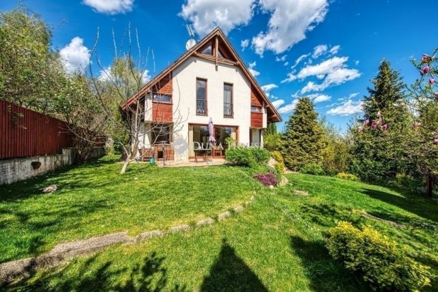Eladó családi ház, Szentendrén 175 M Ft, 5 szobás