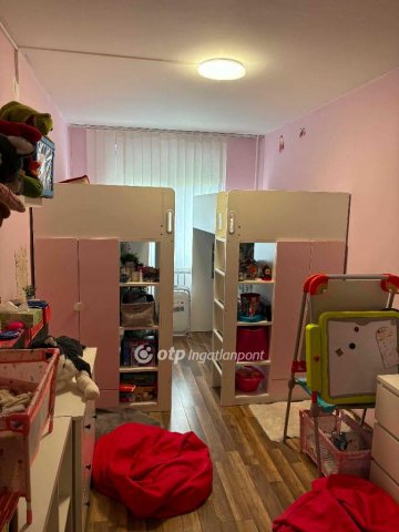 Eladó panellakás, Győrött 67 M Ft, 3 szobás