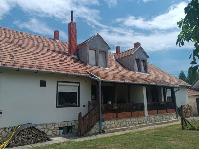 Eladó ikerház, Nyirádon 61 M Ft, 8 szobás / költözzbe.hu