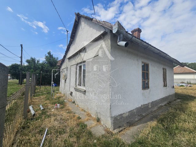 Eladó családi ház, Újszászon 5.9 M Ft, 1+1 szobás