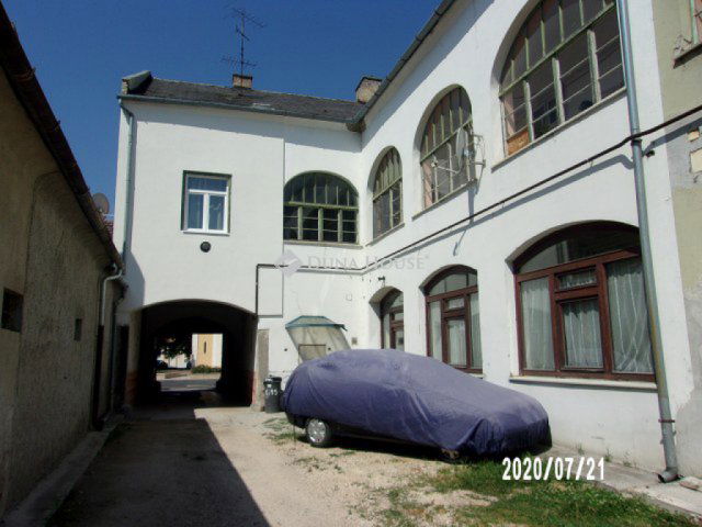 Eladó üzlethelyiség, Mosonmagyaróváron 68.184 M Ft