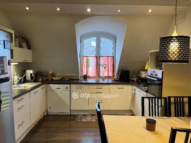 Eladó téglalakás, Egerben 84.9 M Ft, 4 szobás