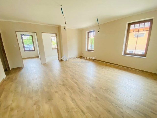 Eladó ikerház, Tápiószecsőn 68.5 M Ft, 3 szobás