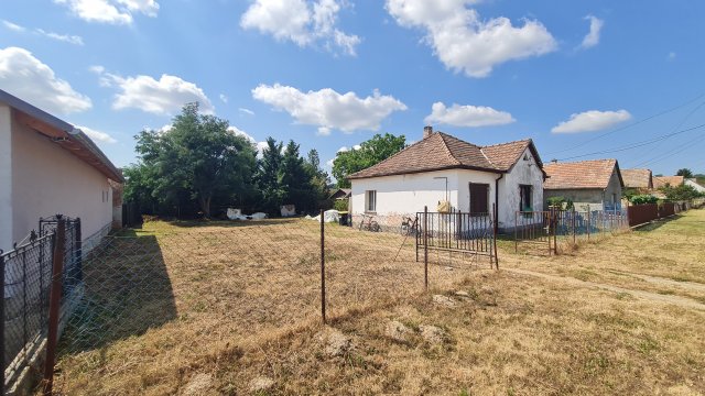 Eladó családi ház, Ságváron 35.9 M Ft, 2 szobás