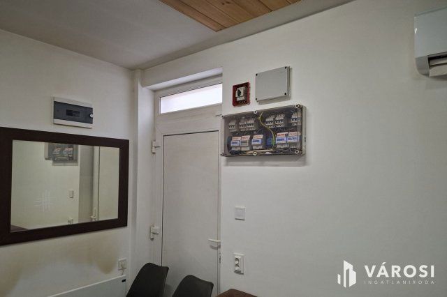 Eladó ipari ingatlan, Várpalotán 110 M Ft / költözzbe.hu