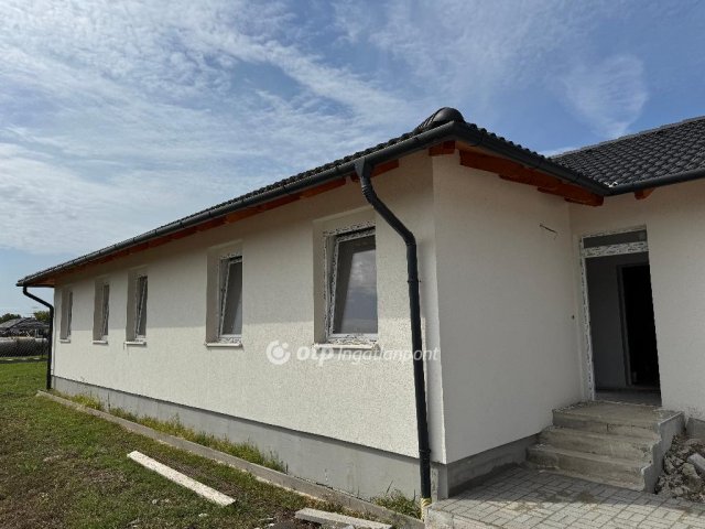 Eladó ikerház, Szigetcsépen 91.9 M Ft, 2+3 szobás