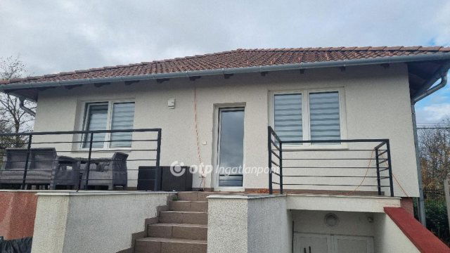 Eladó családi ház, Táborfalván 77 M Ft, 4 szobás