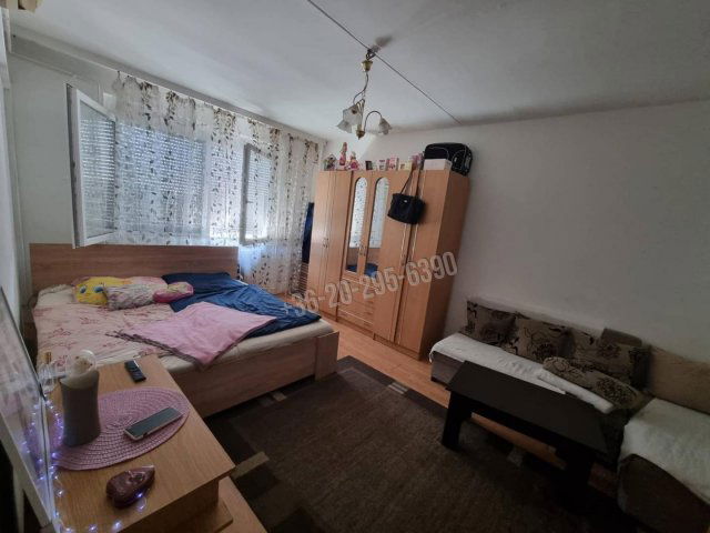 Eladó panellakás, Dunaújvárosban, Római körúton 22.5 M Ft