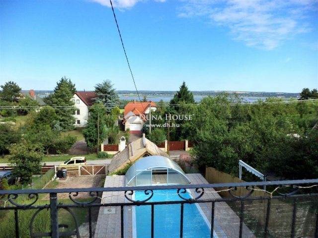 Eladó családi ház, Sukorón 97 M Ft, 5 szobás
