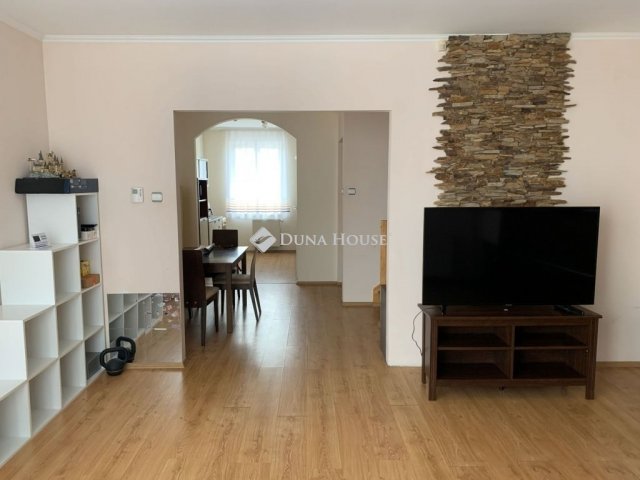 Eladó téglalakás, Székesfehérvárott 99.6 M Ft, 3 szobás