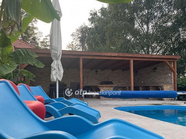 Eladó nyaraló, Balatonberényben 499 M Ft, 11 szobás