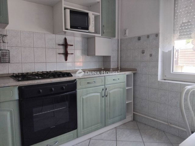Kiadó téglalakás, albérlet, Pécsett 160 E Ft / hó, 2 szobás