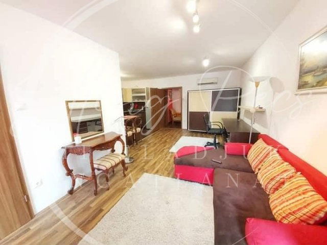 Kiadó téglalakás, albérlet, Pécsett, Perczel Miklós utcában