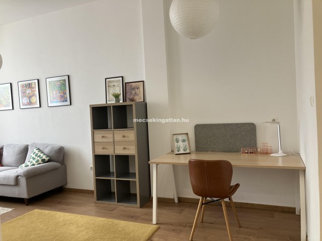Kiadó téglalakás, albérlet, Pécsett 230 E Ft / hó, 1 szobás