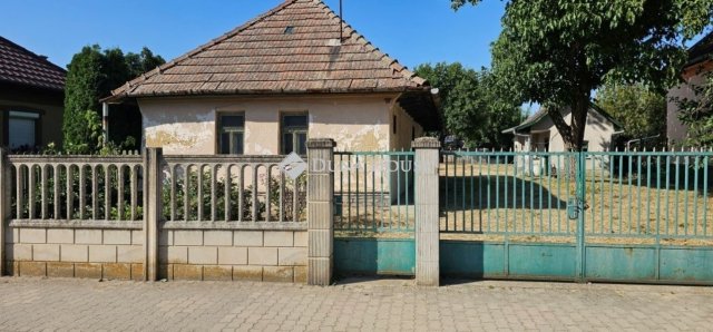 Eladó családi ház, Tápiószecsőn 23.9 M Ft, 2 szobás