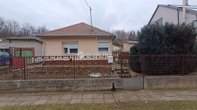 Eladó családi ház, Úrin 32 M Ft, 3 szobás