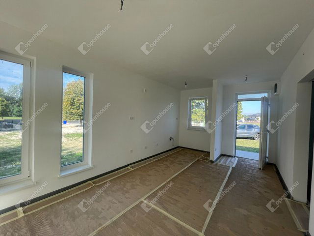 Eladó családi ház, Környén 84.9 M Ft, 2+1 szobás