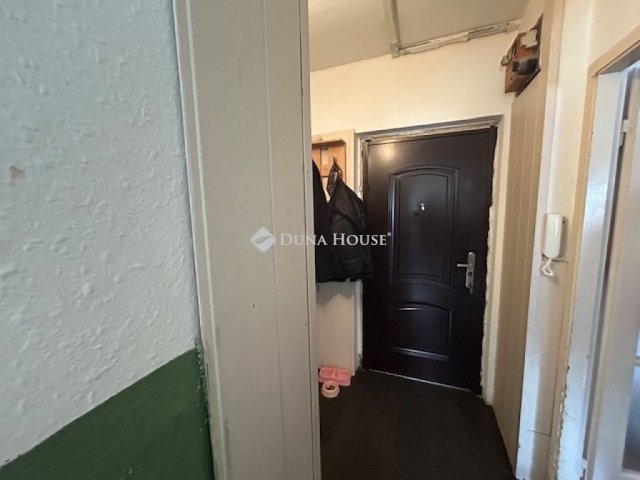 Eladó panellakás, Tatabányán 36.5 M Ft, 2 szobás