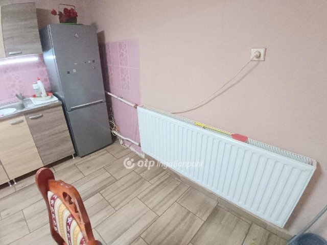 Eladó családi ház, Fegyverneken 10.3 M Ft, 1+1 szobás
