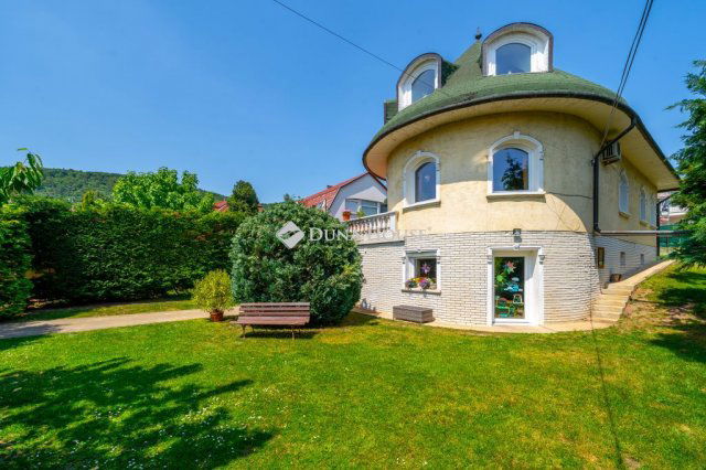 Eladó családi ház, Budapesten, III. kerületben 299.999 M Ft