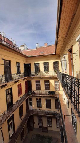 Eladó téglalakás, Budapesten, VI. kerületben, Weiner Leó utcában