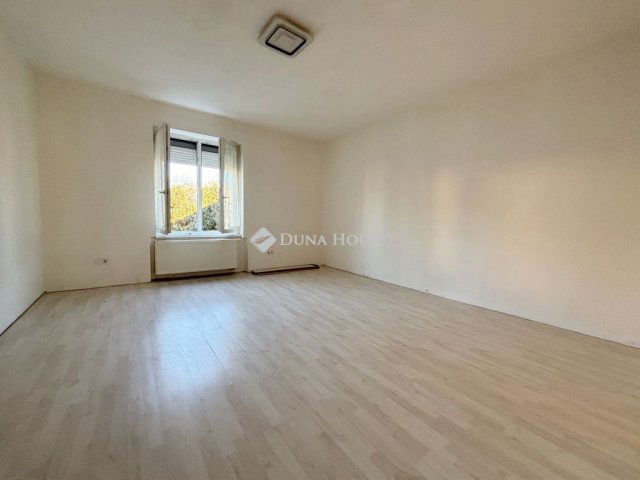 Eladó téglalakás, Szombathelyen, Szent László Király utcában