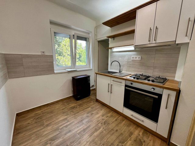 Eladó téglalakás, Pécsett 39.9 M Ft, 2 szobás