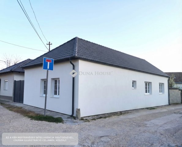 Eladó családi ház, Tatán, Újvilág utcában 43 M Ft, 3 szobás