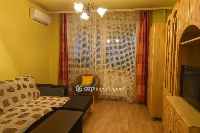 Eladó panellakás, Debrecenben 59.9 M Ft, 2 szobás