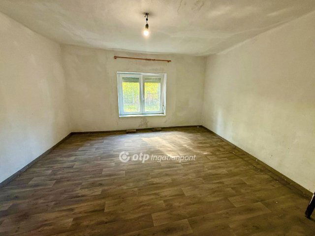 Eladó családi ház, Tápiószőlősön 9.9 M Ft, 2 szobás