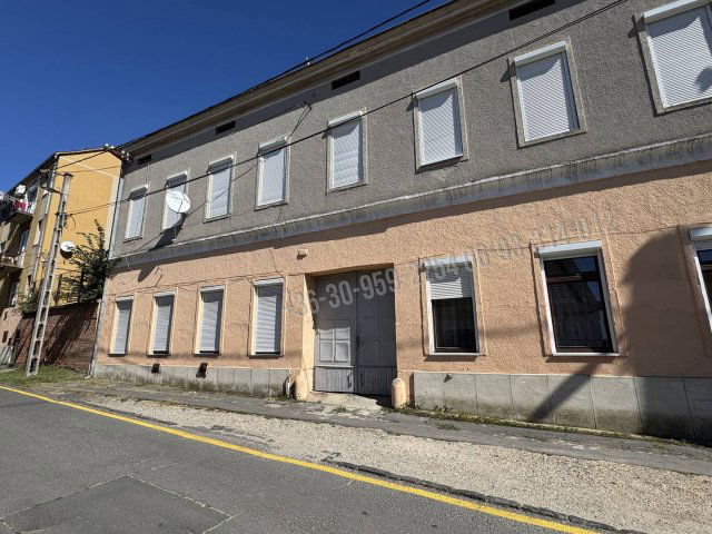 Eladó téglalakás, Nagykanizsán, Báthory utcában 11.99 M Ft