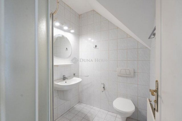 Eladó családi ház, Budaörsön 420 M Ft, 10 szobás