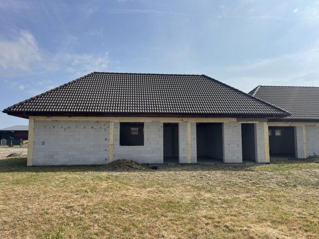 Eladó ikerház, Jászberényben 64.95 M Ft, 4 szobás