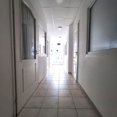 Kiadó iroda, Budapesten, XXI. kerületben 120 E Ft / hó, 1 szobás