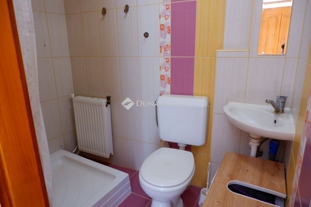 Eladó családi ház, Székesfehérvárott 108 M Ft, 5 szobás