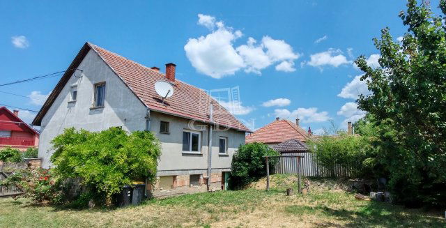Eladó családi ház, Érsekcsanádon 31 M Ft, 4 szobás